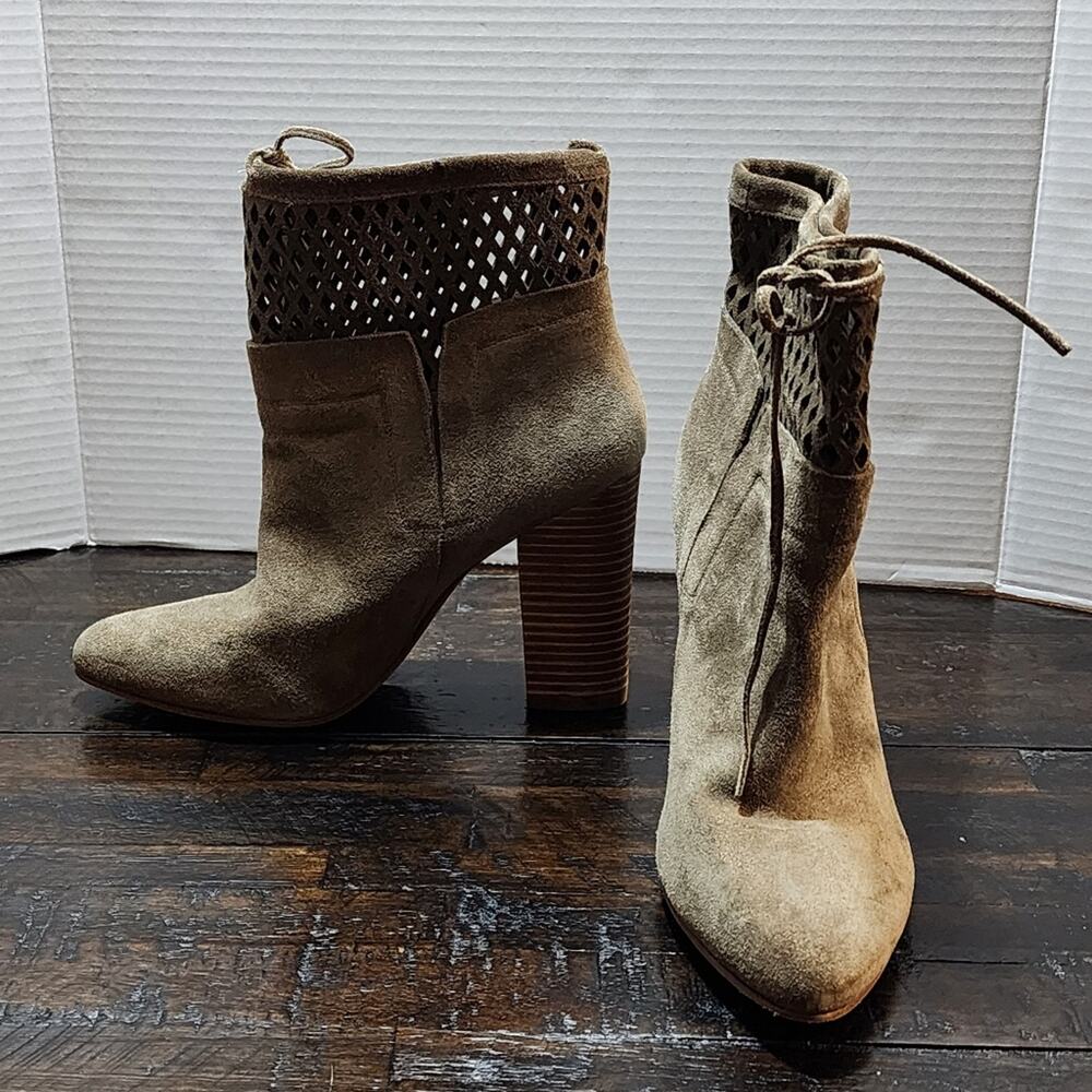Belle Bigerson Morrison perforated side leather heeled boots size 10